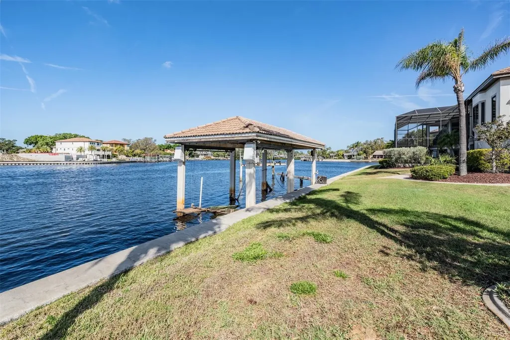 62 Central Court Tarpon Springs FL 34689