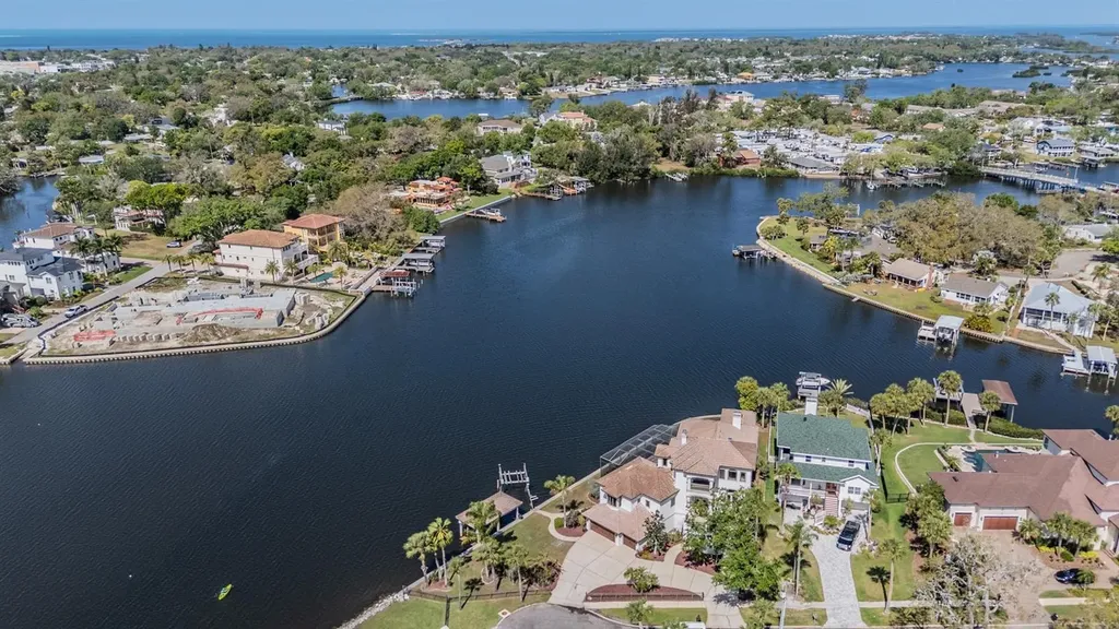 62 Central Court Tarpon Springs FL 34689