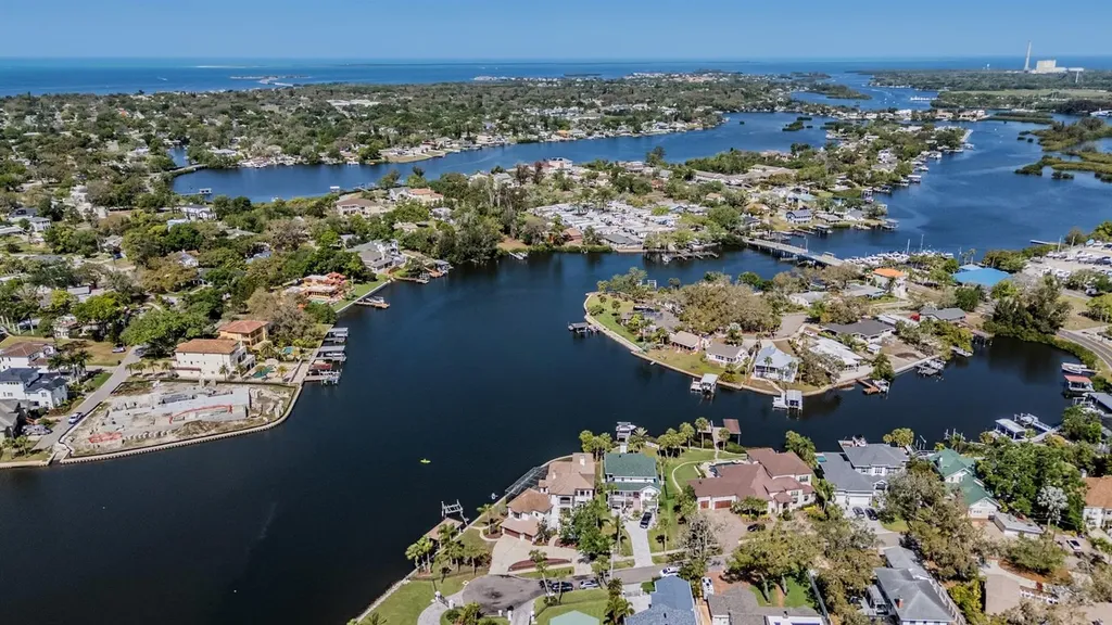 62 Central Court Tarpon Springs FL 34689