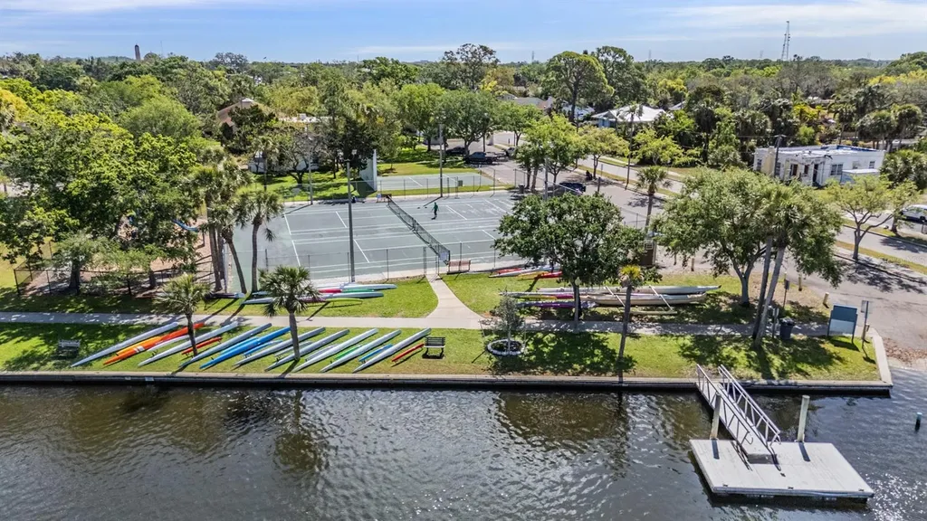 62 Central Court Tarpon Springs FL 34689