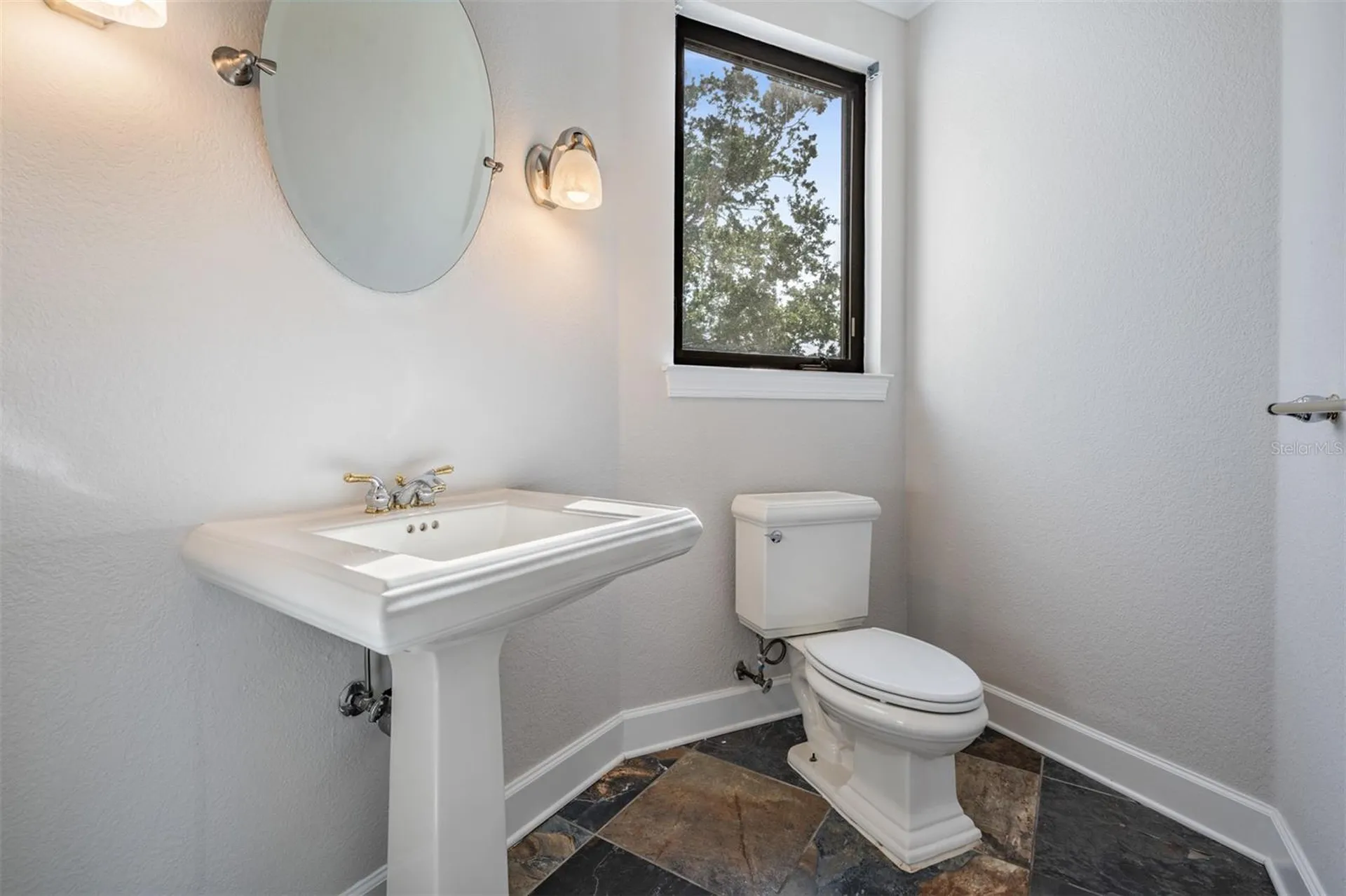 62 Central Court Tarpon Springs FL 34689