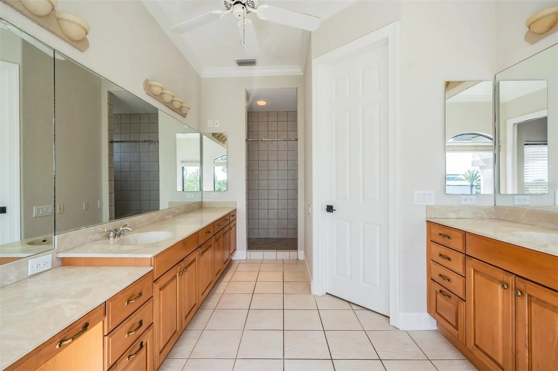62 Central Court Tarpon Springs FL 34689
