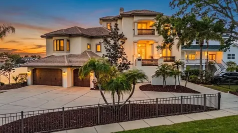 62 Central Court Tarpon Springs FL 34689