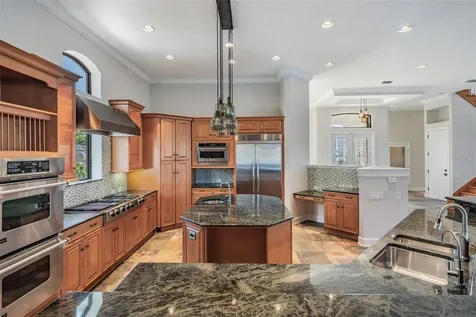 62 Central Court Tarpon Springs FL 34689