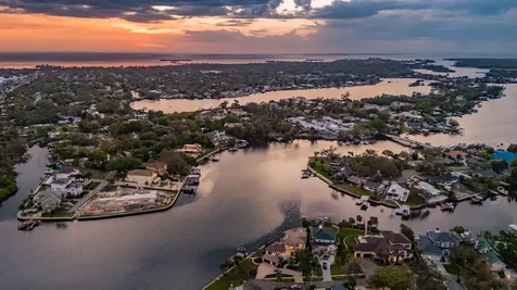 62 Central Court Tarpon Springs FL 34689