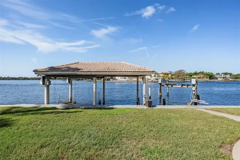 62 Central Court Tarpon Springs FL 34689