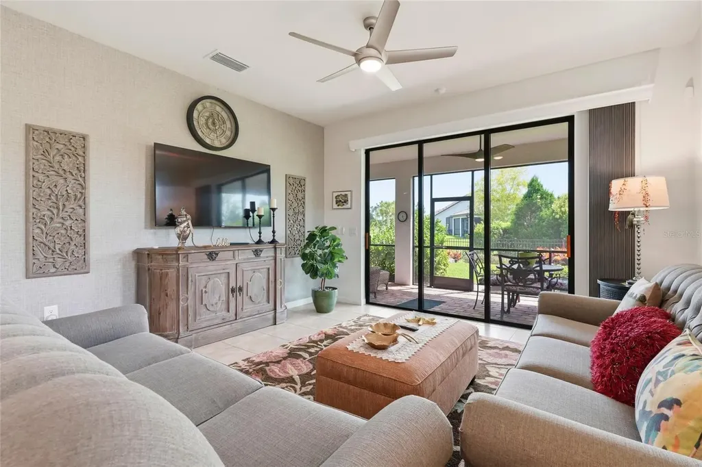 7017 Hanover Court Bradenton FL 34202