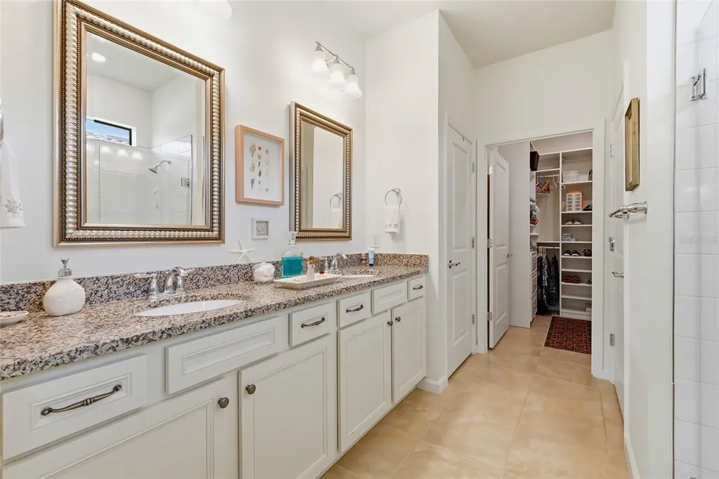 7017 Hanover Court Bradenton FL 34202