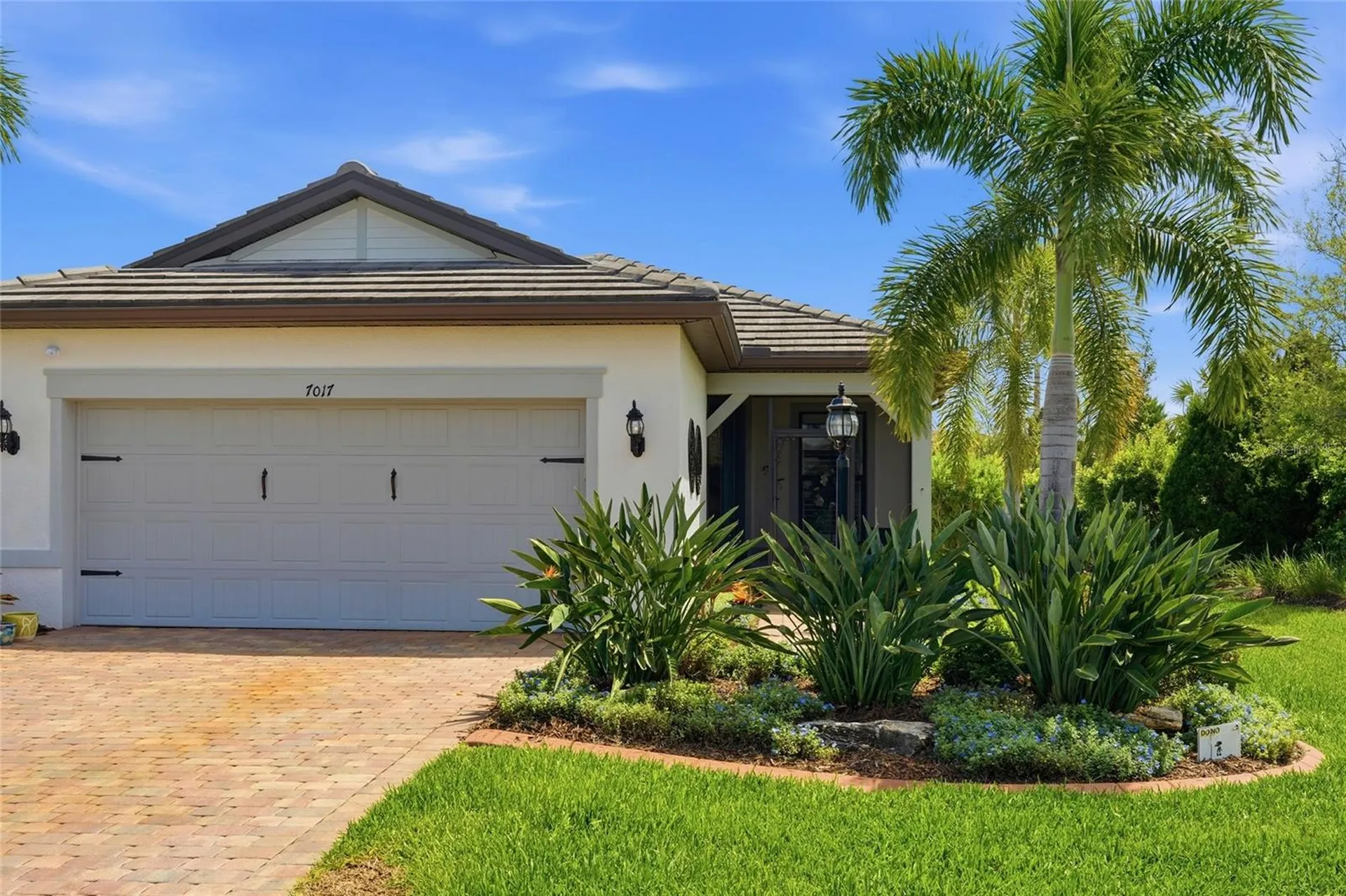 7017 Hanover Court Bradenton FL 34202