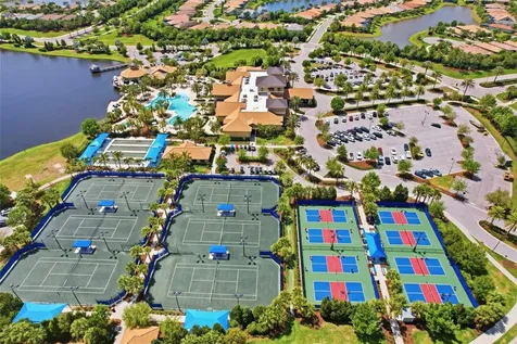 7017 Hanover Court Bradenton FL 34202