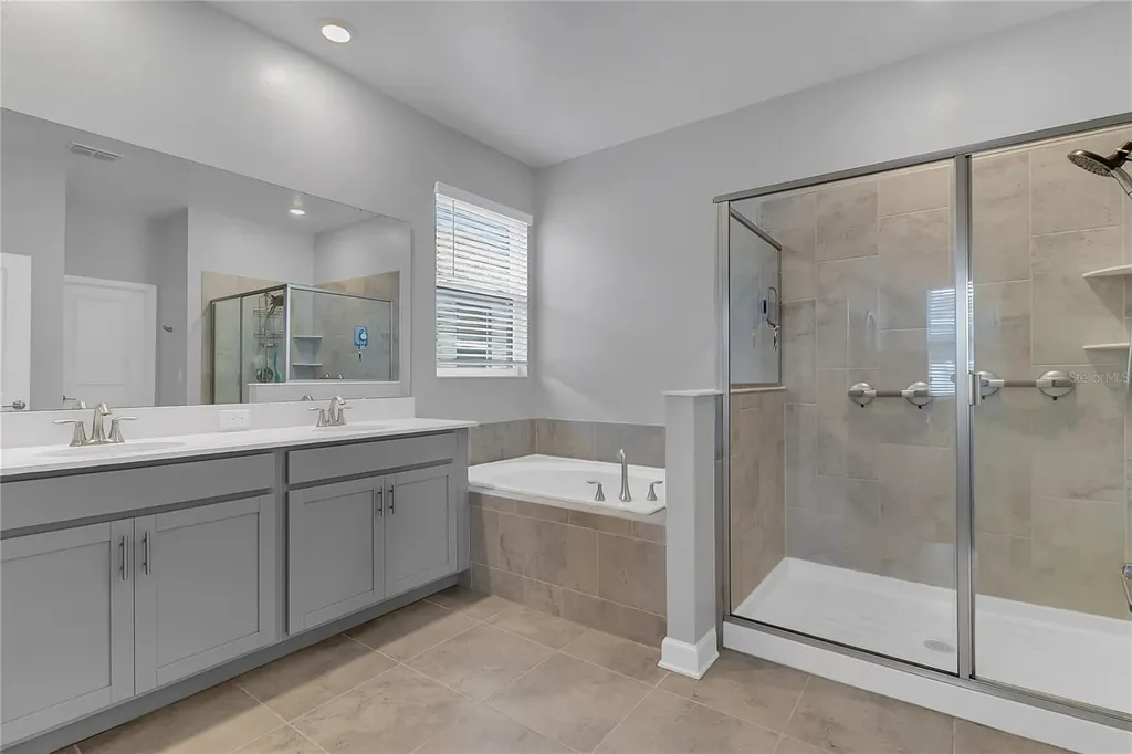 1807 Good Neighbor Loop Kissimmee FL 34744