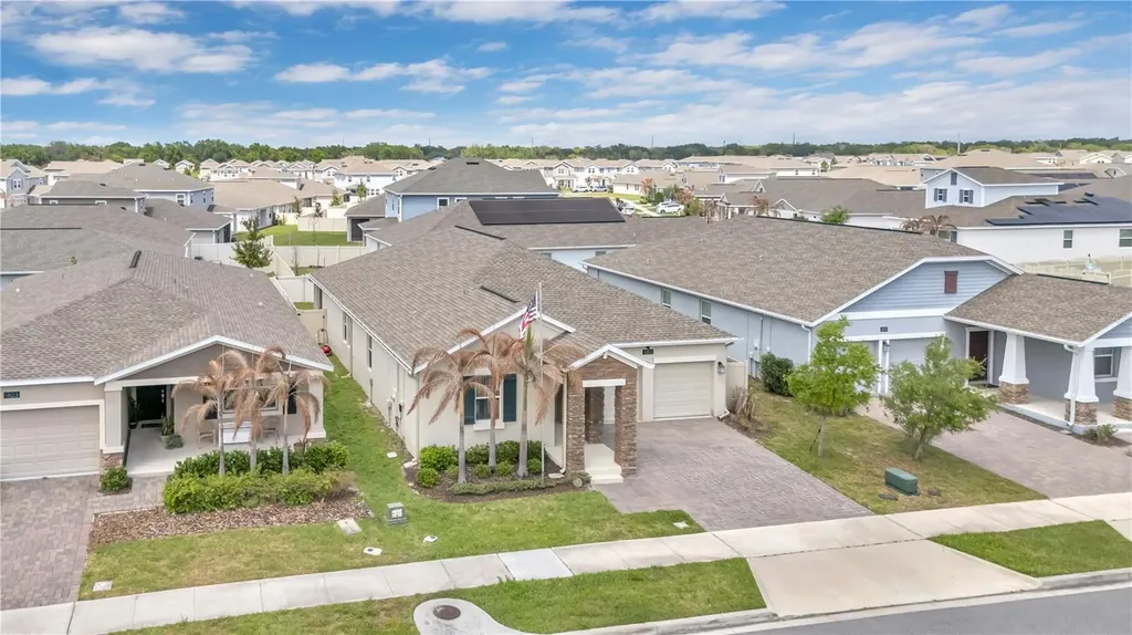 1807 Good Neighbor Loop Kissimmee FL 34744