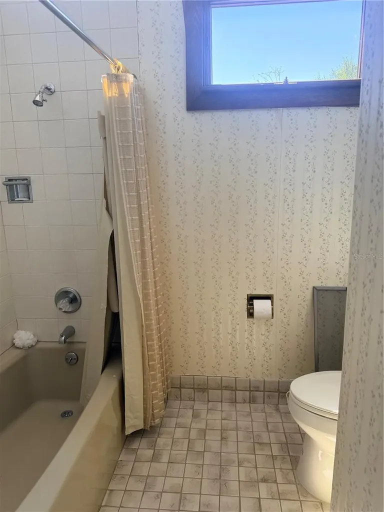 576 Pelican Bay Drive Daytona Beach FL 32119