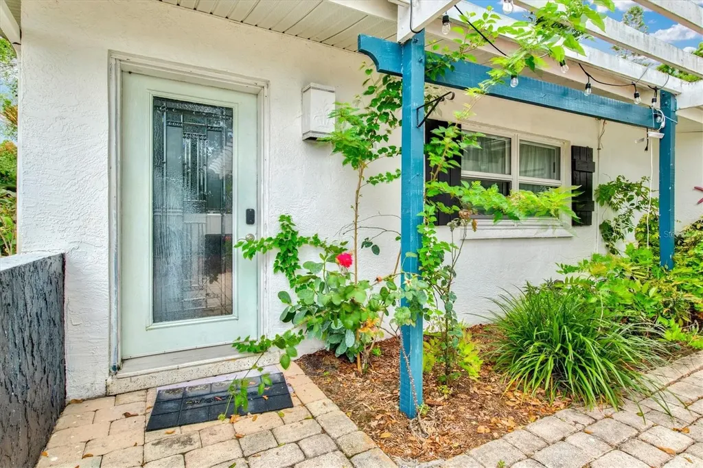 214 Gaines Avenue Sarasota FL 34243