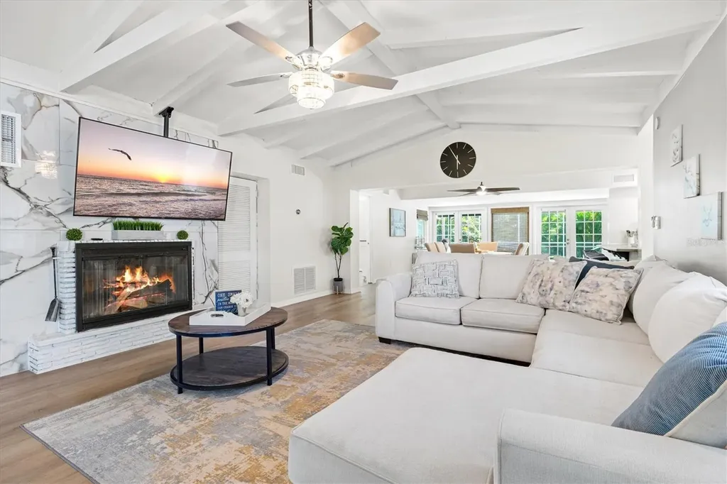 214 Gaines Avenue Sarasota FL 34243