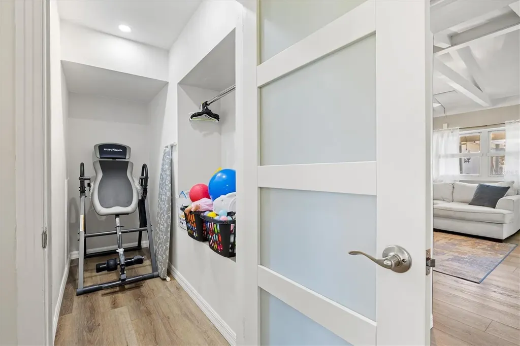 214 Gaines Avenue Sarasota FL 34243