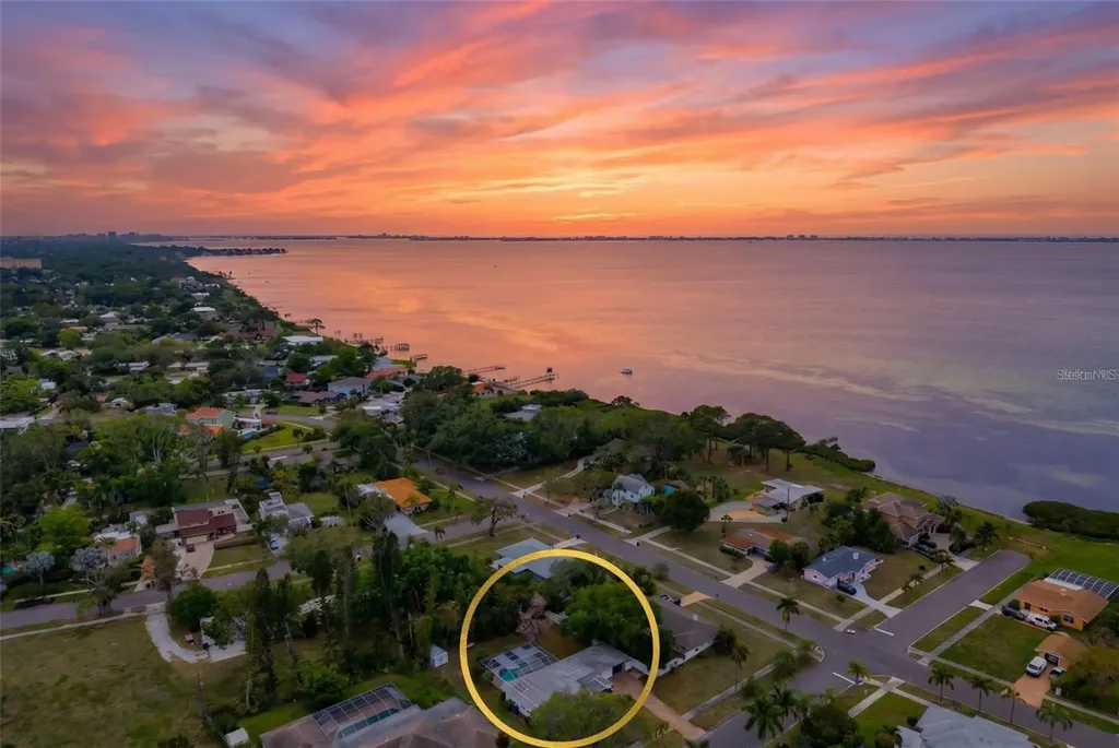 214 Gaines Avenue Sarasota FL 34243