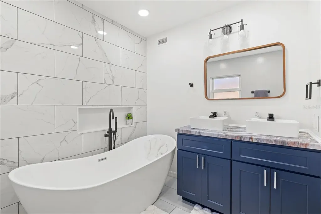 214 Gaines Avenue Sarasota FL 34243