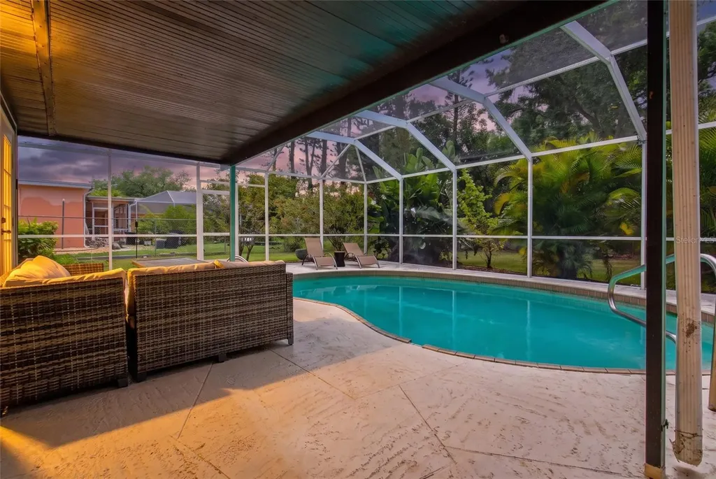 214 Gaines Avenue Sarasota FL 34243