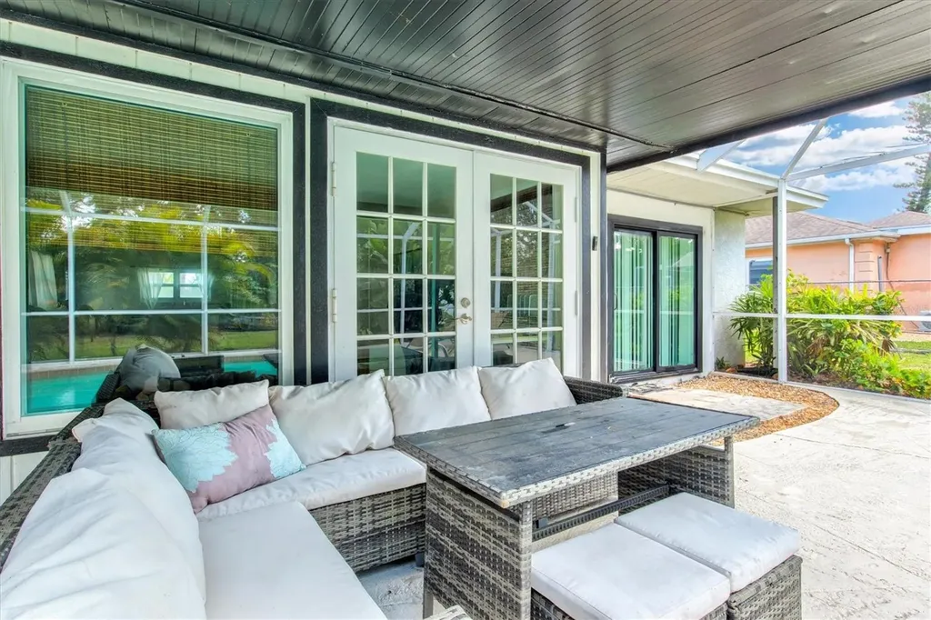 214 Gaines Avenue Sarasota FL 34243