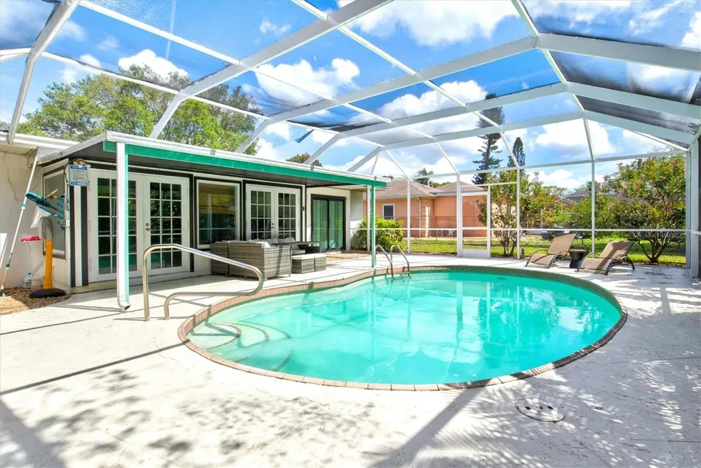 214 Gaines Avenue Sarasota FL 34243