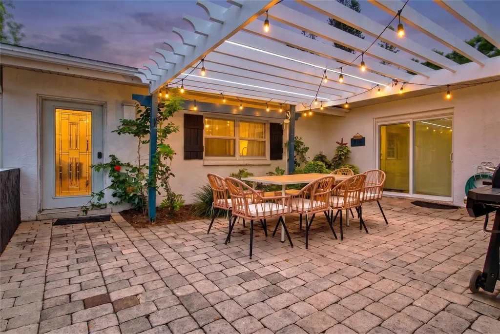 214 Gaines Avenue Sarasota FL 34243