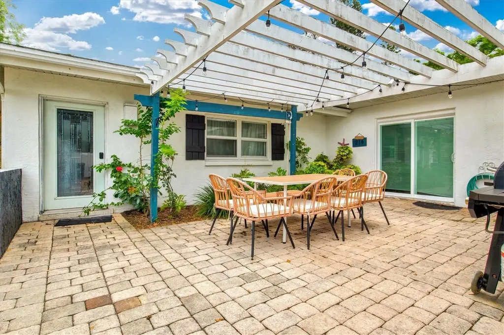 214 Gaines Avenue Sarasota FL 34243