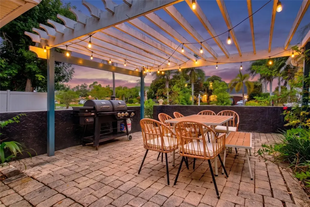 214 Gaines Avenue Sarasota FL 34243