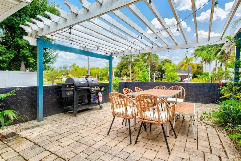 214 Gaines Avenue Sarasota FL 34243