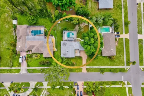 214 Gaines Avenue Sarasota FL 34243
