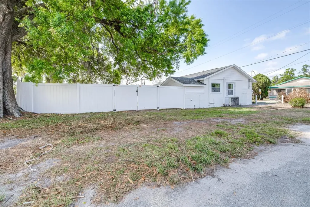 217 NW 4th Avenue Mulberry FL 33860