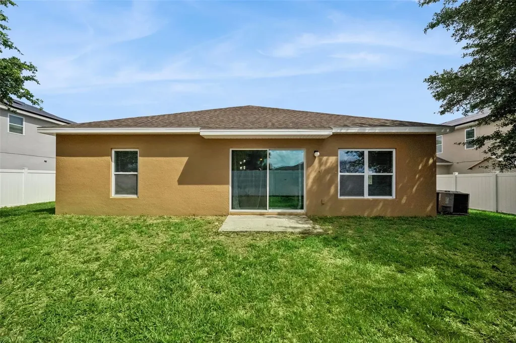 240 Whispering Pines Way Davenport FL 33837