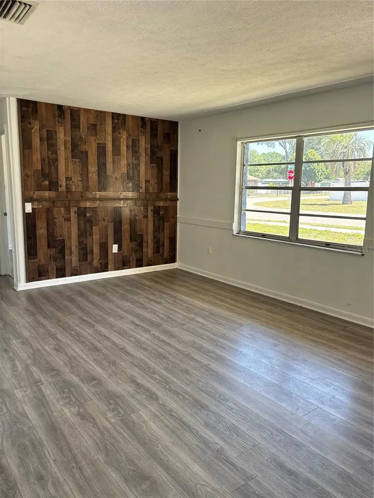 39219 5th Avenue Zephyrhills FL 33542