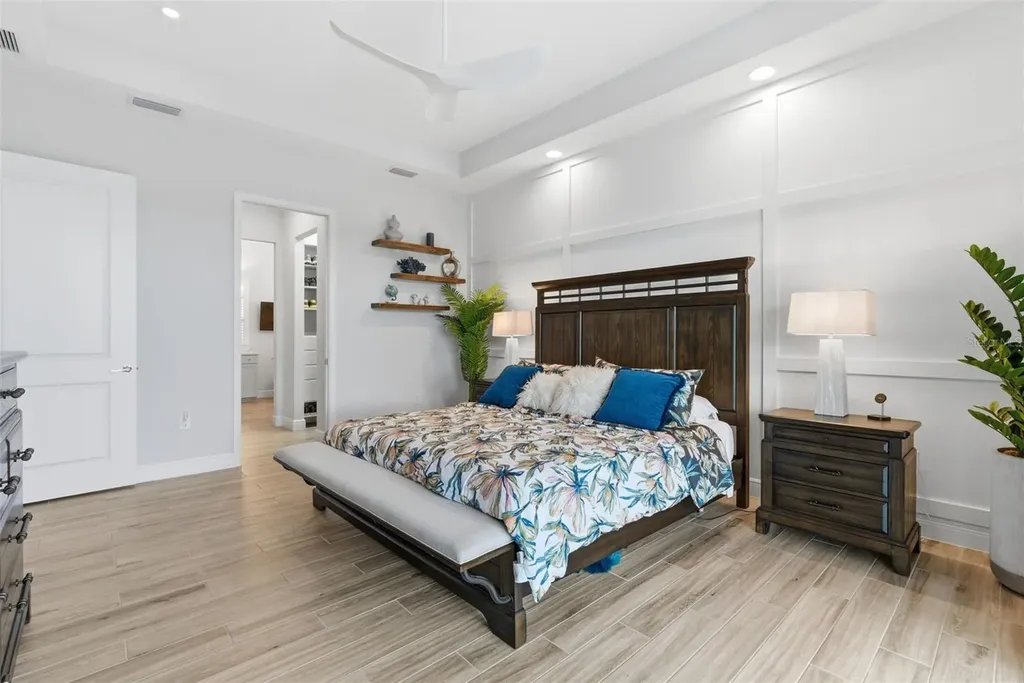 8245 Grande Shores Drive Sarasota FL 34240
