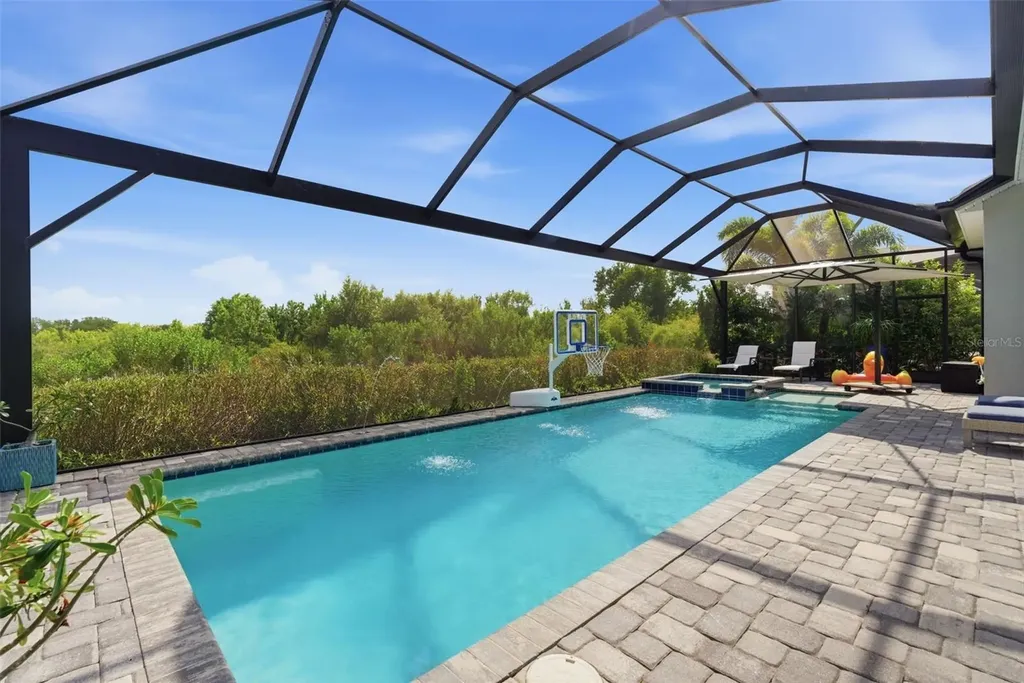 8245 Grande Shores Drive Sarasota FL 34240