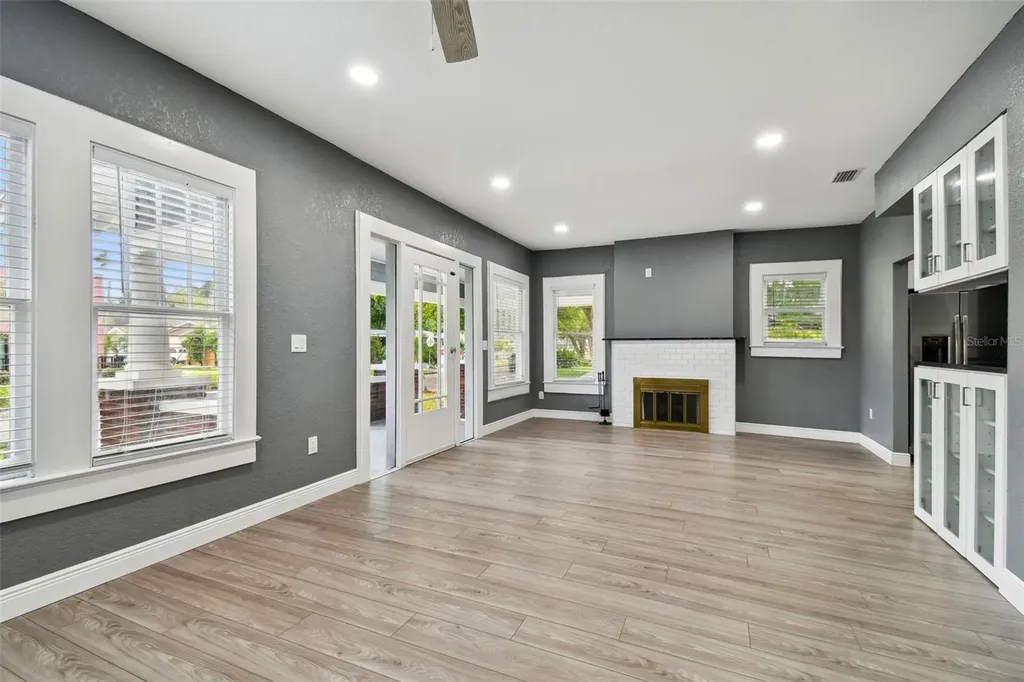 6810 N Navin Avenue Tampa FL 33604