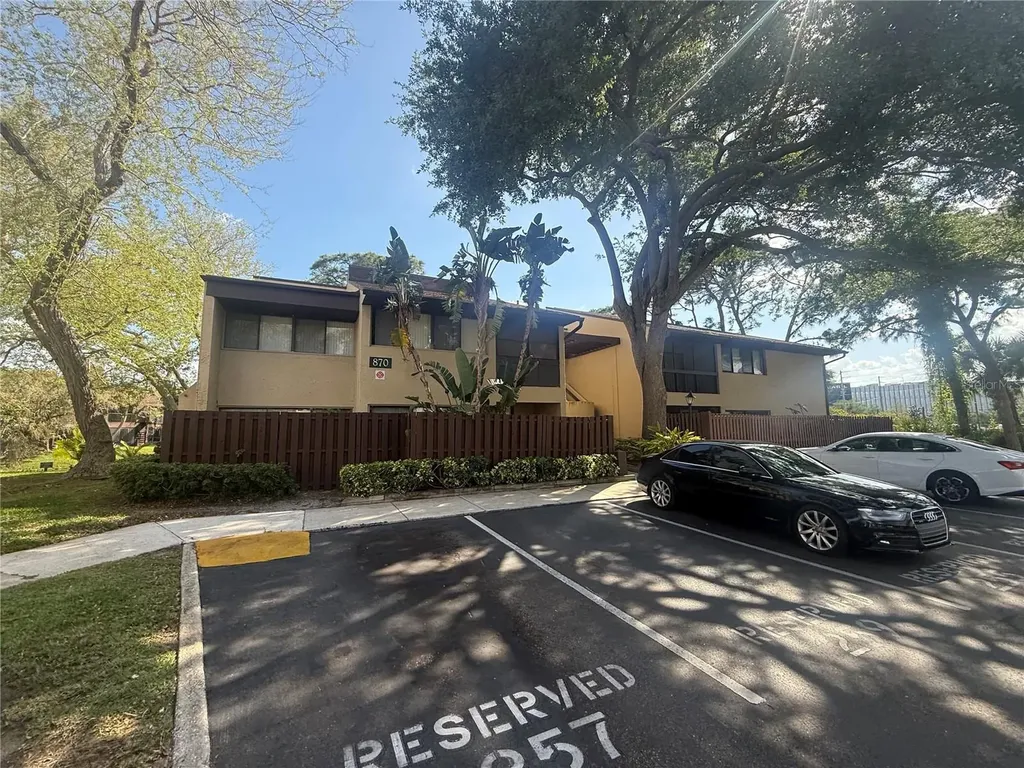 870 Village Lake Terrace N St Petersburg FL 33716