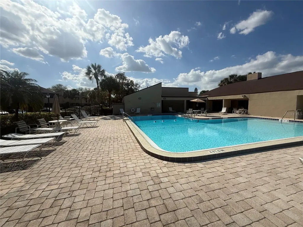 870 Village Lake Terrace N St Petersburg FL 33716