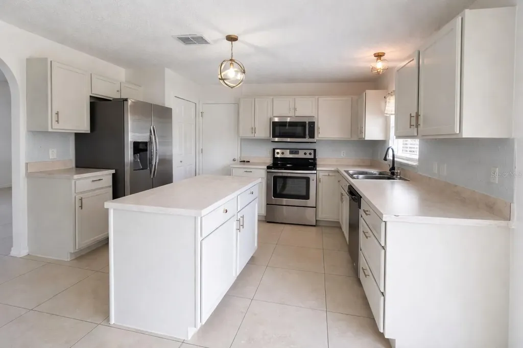 704 Swan Way Kissimmee FL 34758