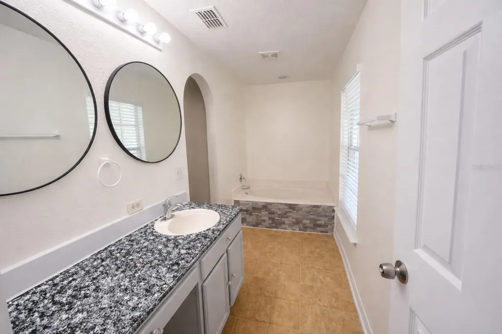 704 Swan Way Kissimmee FL 34758