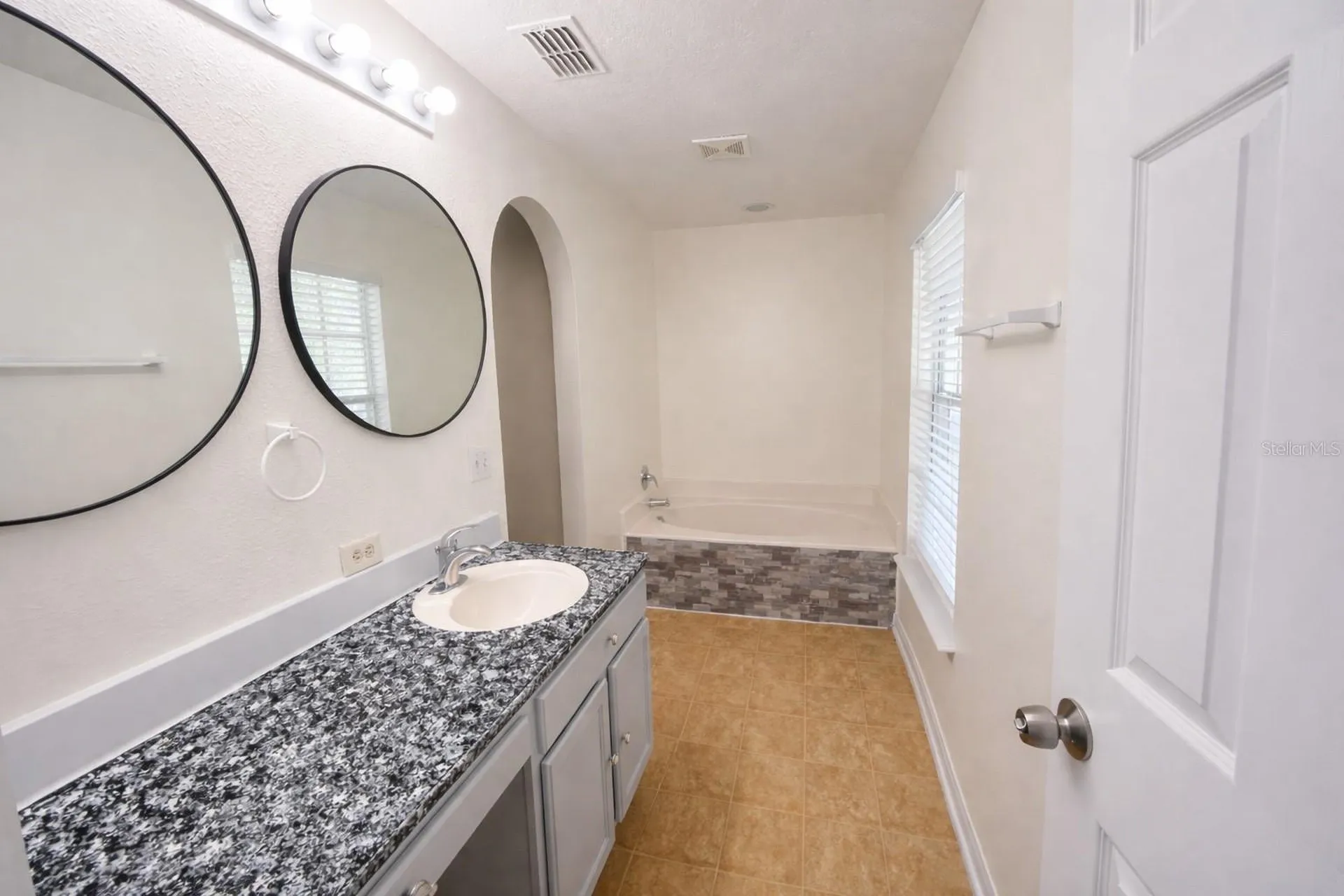 704 Swan Way Kissimmee FL 34758