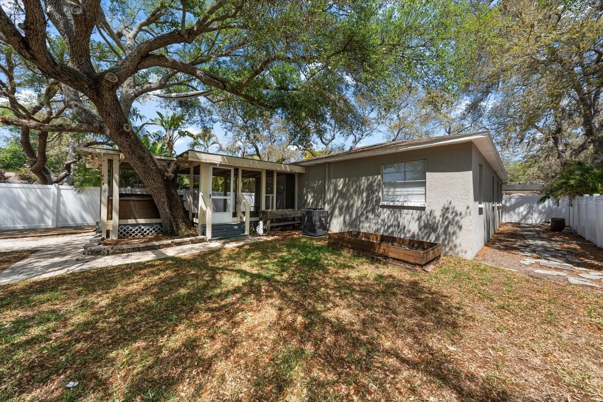 3128 W Varn Avenue Tampa FL 33611