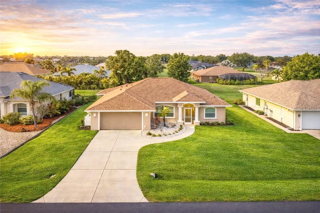 70 Clubhouse Road Rotonda West FL 33947