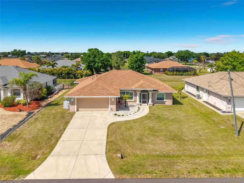 70 Clubhouse Road Rotonda West FL 33947