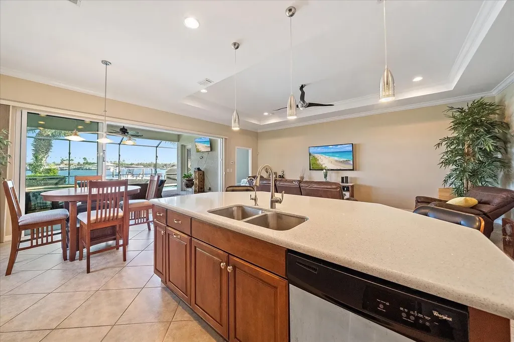 5040 Lake Overlook Avenue Bradenton FL 34208