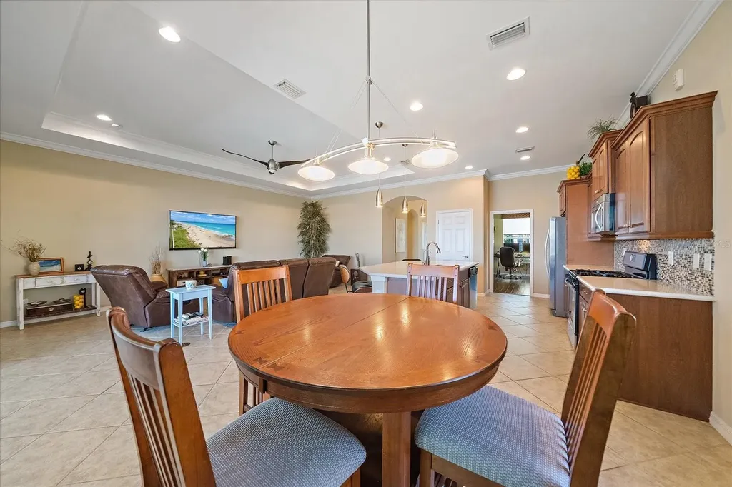 5040 Lake Overlook Avenue Bradenton FL 34208