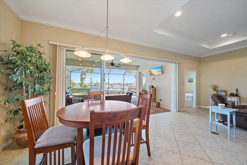 5040 Lake Overlook Avenue Bradenton FL 34208