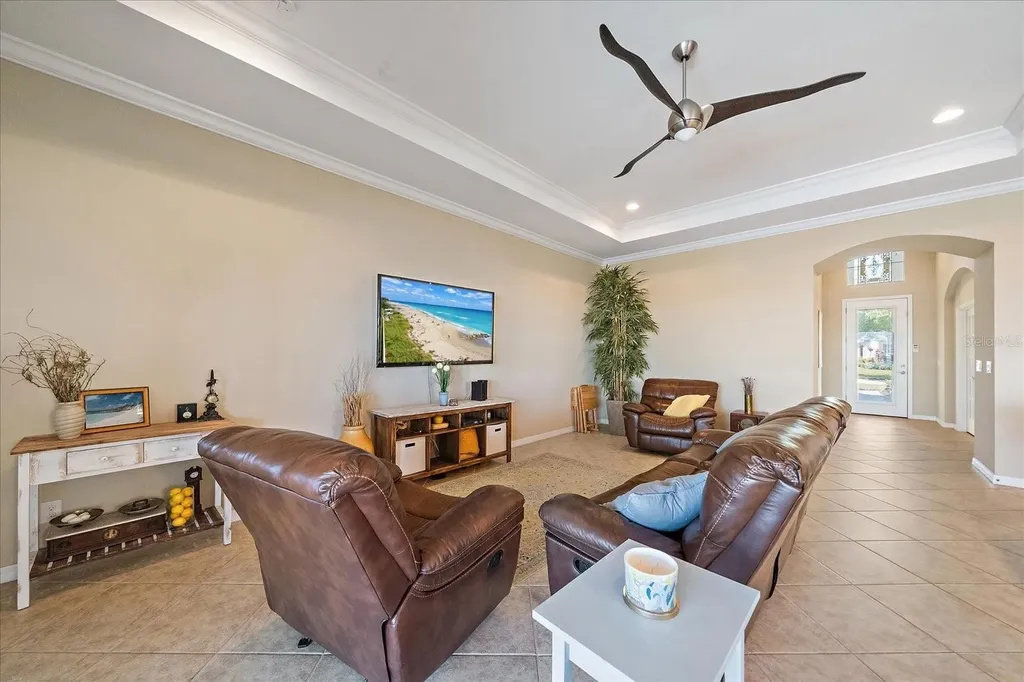 5040 Lake Overlook Avenue Bradenton FL 34208