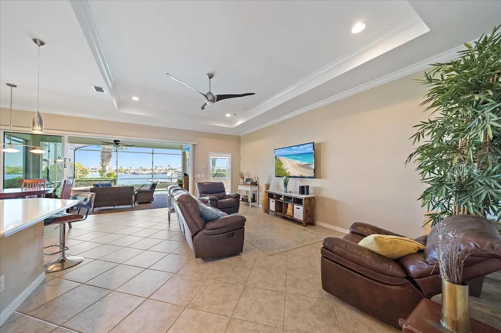 5040 Lake Overlook Avenue Bradenton FL 34208