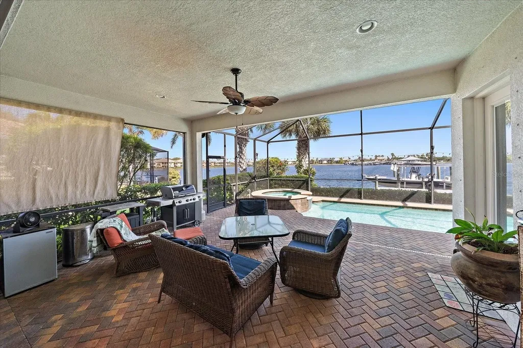 5040 Lake Overlook Avenue Bradenton FL 34208